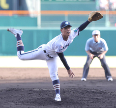 【甲子園】高川学園・木下瑛二「３度目の正直」１失点完投　高岡商を退ける　文字が書かれた帽子飛ばして１６強一番乗り