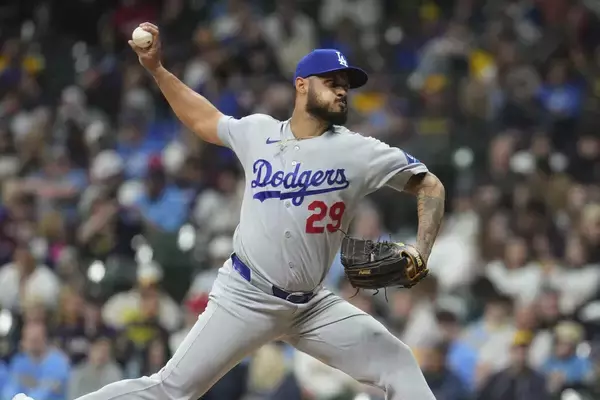 ドジャースがまたも投手陣テコ入れ　スチュワート復帰、１６登板で防御率５点台の右腕は事実上の戦力外に