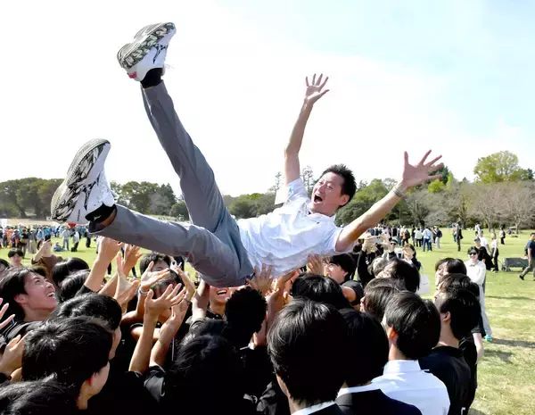 【箱根予選会】敗退も歓喜の胴上げ…武蔵野学院大、月間１０００キロ超猛練習で大躍進の１２位　佐野颯人主将「後輩たちは箱根に」