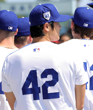 大谷翔平の日本語サイン入り背番号「４２」ユニホームが５１４０万円で落札