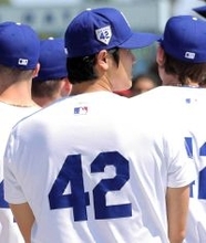 大谷翔平の日本語サイン入り背番号「４２」ユニホームが５１４０万円で落札