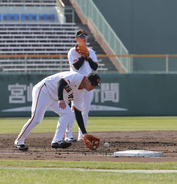 【巨人】石塚裕惺がキャンプ中ノックで初めて三塁に…坂本勇人とは“初競演”