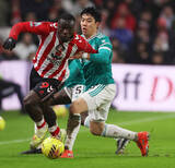 「リバプール指揮官、遠藤航の足首負傷は「とても深刻」「長い間不在に」…公式サイトで重傷の可能性を示唆」の画像1