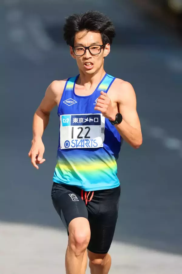 一般参加の橋本が中間点をトップ通過　ハーフマラソンの自己ベストより１分以上も速く通過