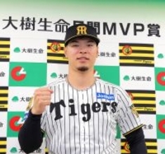 【阪神】３、４月の月間ＭＶＰ佐藤輝明「（タイトルを）全部取るぐらいの気持ちで」　同じく受賞の高橋遥人には“白旗”「神的な投球」「味方で良かった」
