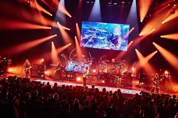 ＬＵＮＡ　ＳＥＡ　真矢さん死去後初のツアーで感謝語る　Ｊ「全国各地に真矢君を連れていこうと思っています」ＳＵＧＩＺＯ「そこで笑ってると思います。なあ真矢」
