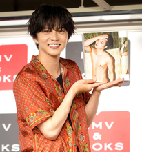 佐藤大樹、６年ぶり写真集「１５０点」と自信も肉体美カットは「両親に見られるのが恥ずかしくて…」