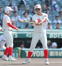 【甲子園】智弁和歌山、強固な守備陣支えたのは巨人・中山礼都、中日・高橋宏斗と同級生の原田夏希コーチ「高校生がその気になれば、どこまでも行けるのではないか」コロナ禍で逃した聖地の舞台で指導者として優勝