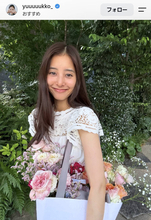 新木優子も思わず笑顔　紙袋いっぱいの花のプレゼントに「かわいい天使だ」「笑顔が輝いてますね」