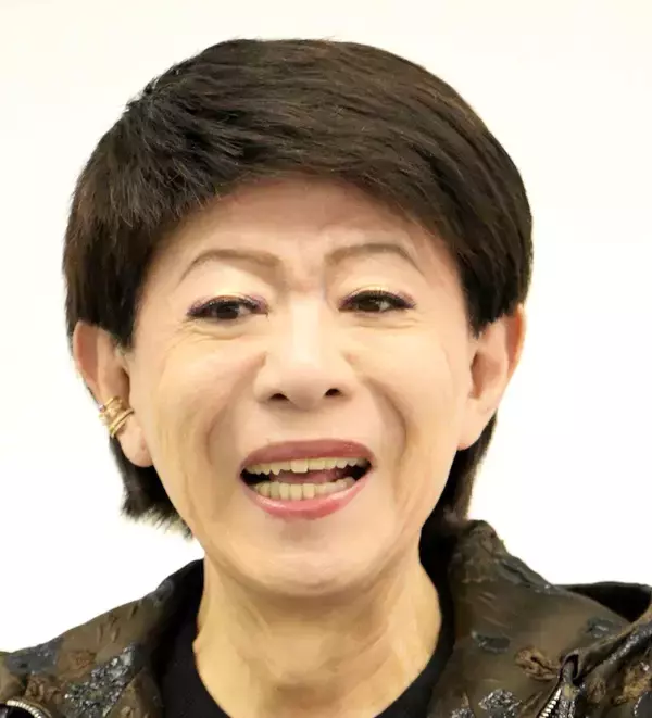 ８０歳になった美川憲一　パーキンソン病の状態を明かす「手がしびれて力が…」ゴールドの衣装で登場…徹子の部屋