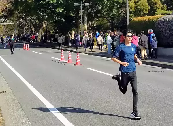 都道府県駅伝、間もなくスタート　高校生のアップエリアで箱根駅伝常連校の監督が熱視線