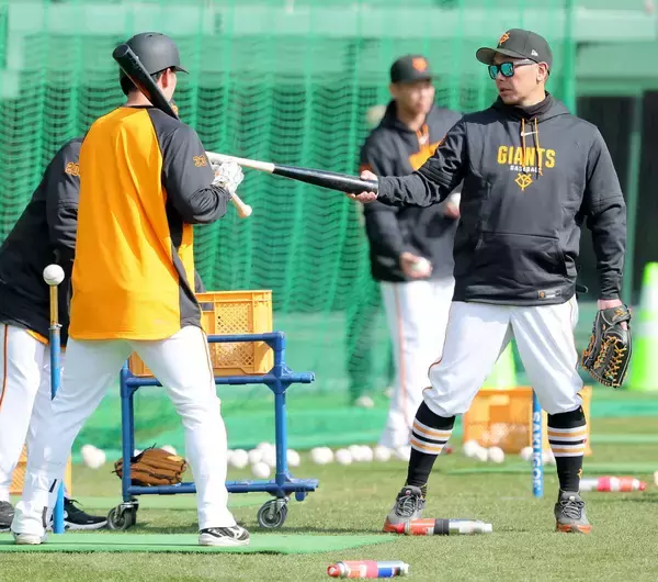 【巨人】阿部監督が２軍キャンプ視察　球場で守備、室内で大田泰示コーチらと打撃チェック