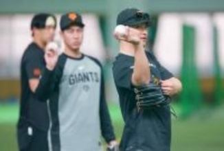 【巨人】吉川尚輝が即席守備教室　三塚「うれしいサプライズ」村山「神様です」