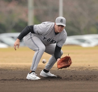 【巨人】ダルベック、来日初の一塁守備にリチャードと入る予定　荒巻悠は三塁