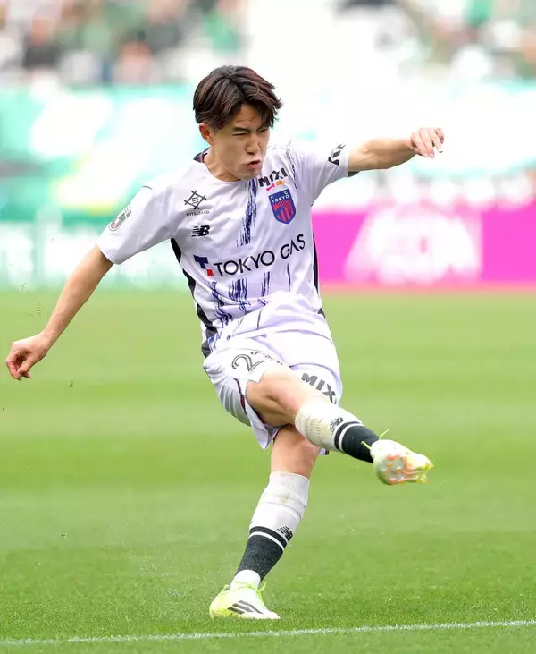 ＦＣ東京・佐藤龍之介「圧倒的なプレーと数字、全てを残さないとＷ杯につながらない」１９歳の日本代表の英国遠征帰り初戦は不発