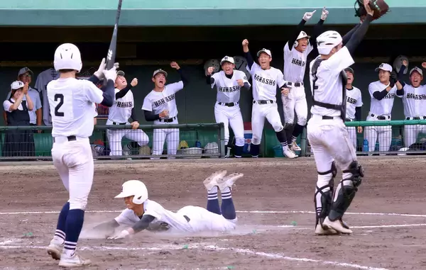 【高校野球】”逆転の浜商”健在　８回逆転で初戦突破　諦めない中村心稀のセーフティーバントに４安打４打点の山内瑛太応えた…静岡大会