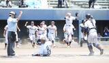 「【高校野球】帝京三、現校名最後の夏に初の甲子園王手！Ｖ候補の山梨学院を延長タイブレークで撃破」の画像1