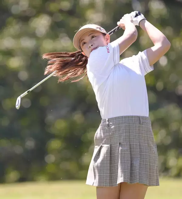 【女子ゴルフ】河本結「マジで会心でした」　圧巻チップインバーディーで熱狂　３差４位から逆転２連覇狙う