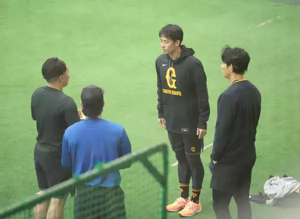 「すごい体」巨人新加入の板東湧梧が筋骨隆々の４年目外野手にビックリ
