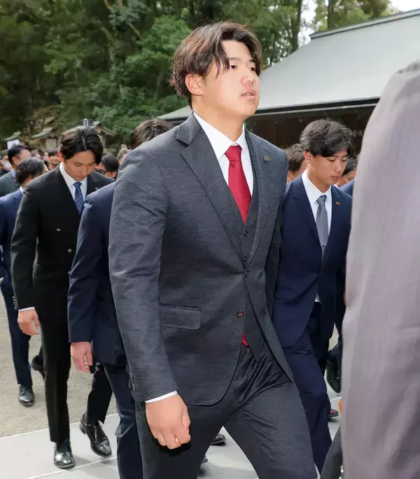 【巨人】２年目の石塚裕惺「一番練習して少しでもレベルアップできるように」宮崎神宮参拝で決意