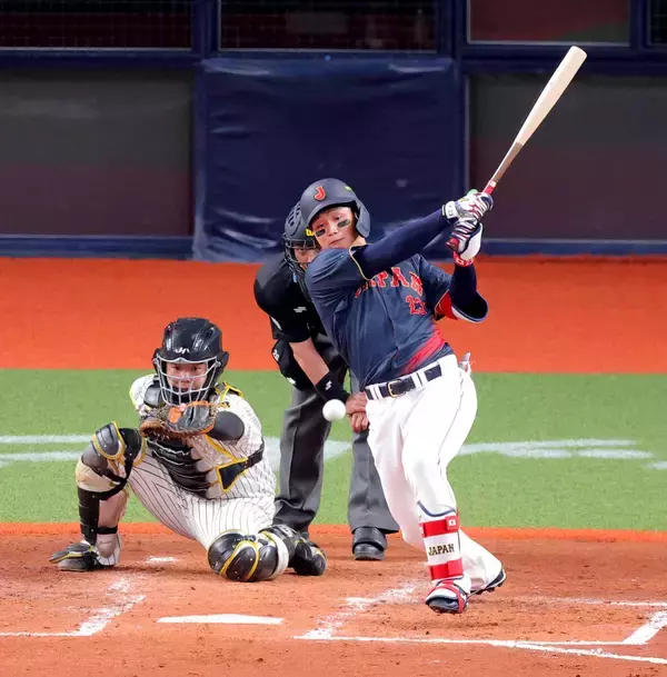 森下翔太が侍の切り札だ！「１球の集中力を」終盤の代打で２点打　井端監督「得点圏で使いたいと思っていた」