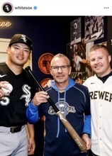 村上宗隆のデビュー戦アーチはブルワーズファンの男性がキャッチ　サイン入りバットと交換「初めての経験ではなかった」