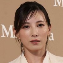４３歳・元“ＣＭ女王”の美ぼうに「ありえない」とネット驚がく　加藤あいは「いつまでも若くて美人」「変わらぬ魅力」