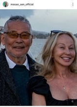 ７９歳・千昌夫「女房と」レアな２ショット「ベストカップル」「ラブラブ」「お似合いですね」と反響