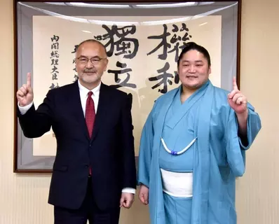 幕内・藤青雲、母校の明大を表敬訪問　先場所の新入幕＆敢闘賞を報告「しっかり結果を残して、あいさつに来れたので良かった」