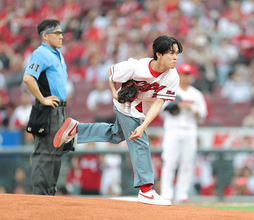 【広島】鈴木福、始球式で自己最速１１０キロ！初の大役から１０年　過去３戦全勝「勝率１００％の男なので（笑）」３年連続４度目　背番号２９（ふく）のユニホーム姿