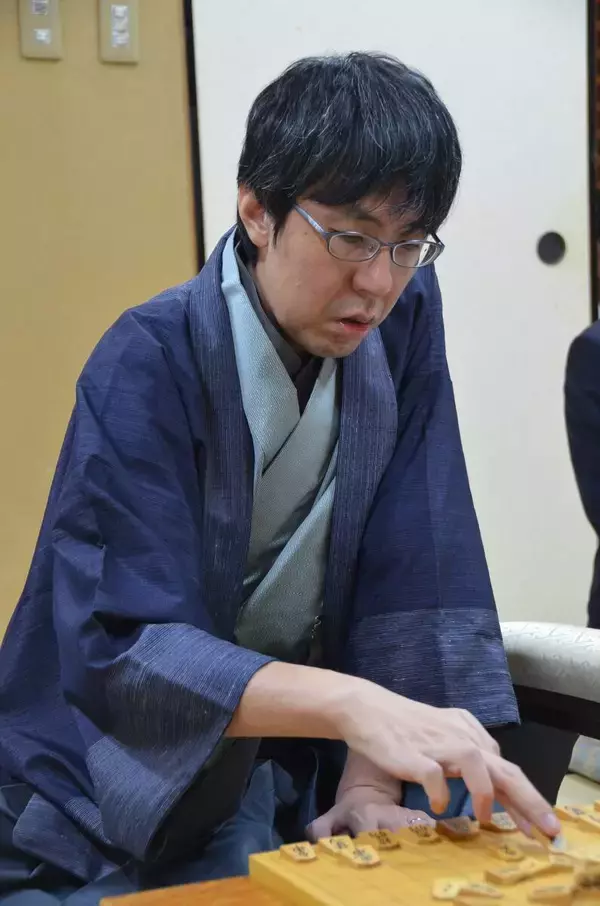 広瀬章人九段、８年ぶりタイトル獲得「一つ結果を残せて良かった」王座戦五番勝負で伊藤匠二冠から奪取