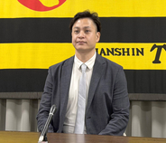 【阪神】“現ドラの星”大竹耕太郎が大台突破！１・３億でサイン「ケタが変わった」来季から背番号２１