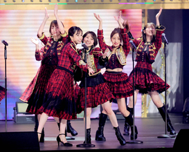 前田敦子＆大島優子　約８年ぶりＡＫＢ４８のステージで共演「良い記念になったわ。思い出ありがとう」