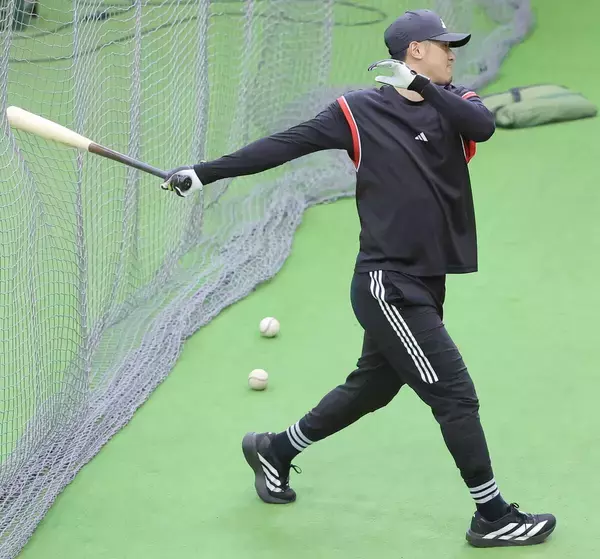 【巨人】吉川尚輝がダッシュやスローボール打ち「キャンプに入ってからしっかりと」リハビリ順調