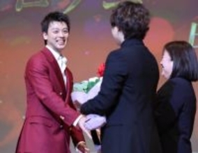 竹内涼真「面白いものを作っていこうじゃないか！」話題ドラマのプロデューサーに感謝…エランドール賞にゲスト出演