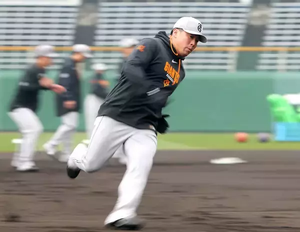 【巨人】右翼守備で１軍練習参加の浅野翔吾に亀井コーチ「秋と全然違う。ちゃんと課題を克服してきている感じは見えていた」