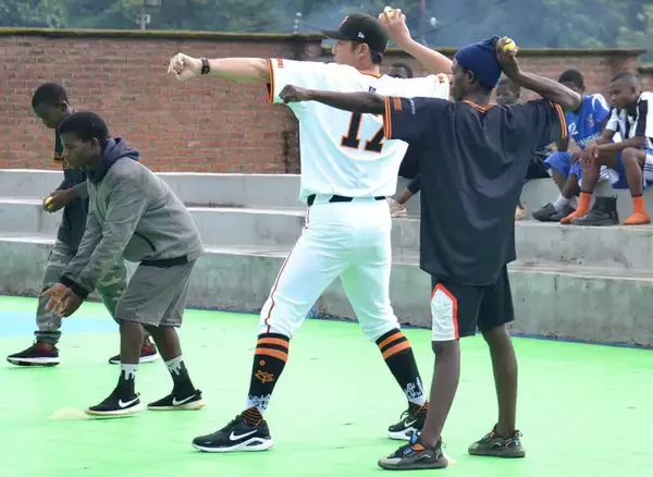 【巨人】東野峻氏がマラウイ共和国で技術指導　野球の世界普及へアフリカ訪問