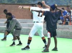 【巨人】東野峻氏がマラウイ共和国で技術指導　野球の世界普及へアフリカ訪問