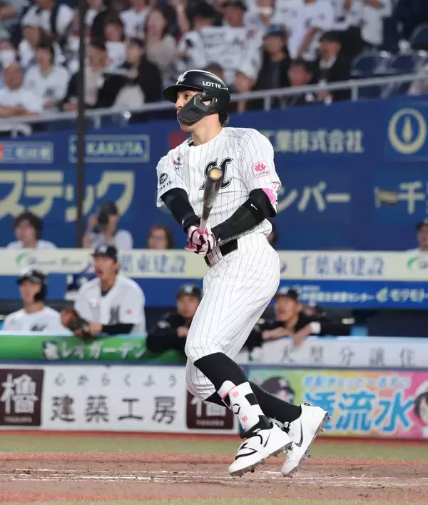 【ロッテ】佐藤都志也、延長１０回に劇的サヨナラ打　１５打席ぶり安打、歓喜のウォーターシャワーに「めっちゃ気持ちいい！」　鈴木昭汰がサノーに同点被弾、粘投の小島の３勝目消滅も