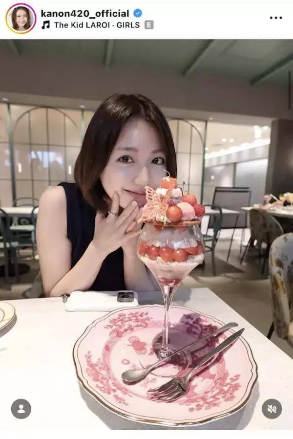 野々村真の娘・香音、「お勉強帰りに…」ノースリ姿でさくらんぼパフェ！「尊い」「さらに可愛く」の声