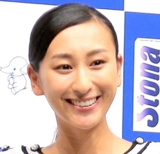 ３８歳・浅田舞、１７歳の時と変わらない体形維持の理由激白「老いに関しては止められないと思ってるんですけど…」