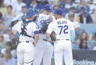 ブレーブスが先制、乱調スネルから内野安打で初回に得点　連敗阻止へドジャース第２戦は３２歳左腕が先発、初回は大谷翔平ら３人斬り