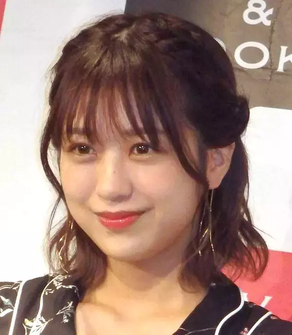 元ＡＫＢ４８・篠崎彩奈が結婚を報告「一般の方と」ウェディングドレス姿に「うお〜」「可愛いすぎる」… 【コメント全文】
