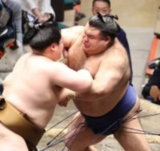 高安、会心の白星「明日は天覧相撲。また一つ勝ちたいですね」