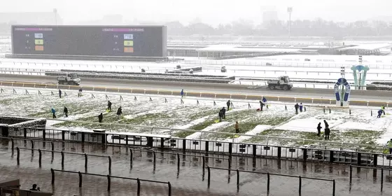 東京＆京都開催中止にファン落胆「まさかの小倉だけ」「とりあえず投票に」　小倉も降雪の影響で発走時間に遅れ