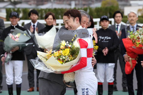 「こんなん泣くわ」「涙腺決壊」２８日ラスト騎乗終えた藤岡佑介騎手の引退式での言葉にネット号泣　阪神競馬場で最終レース後