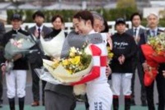 「こんなん泣くわ」「涙腺決壊」２８日ラスト騎乗終えた藤岡佑介騎手の引退式での言葉にネット号泣　阪神競馬場で最終レース後