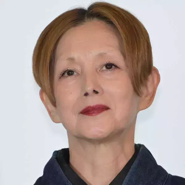 夏木マリ「カメラに緊張しすぎ」貴重な幼少期の着物ひな祭りショットに「可愛いお嬢様」「面影ありますよ」の声！