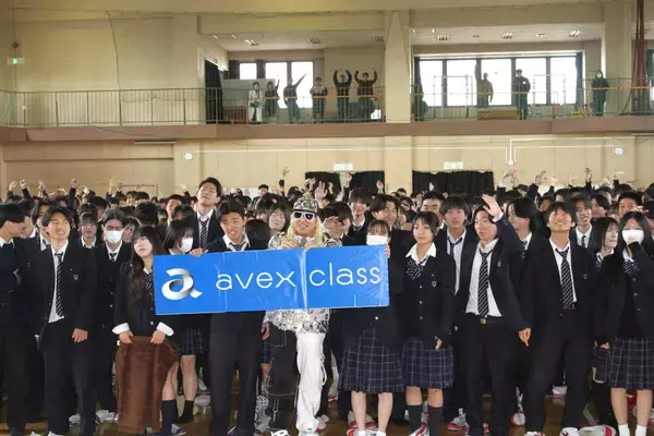 ＤＪ　ＫＯＯ　高校生に熱血授業「人生にはいくつかキーポイントになる人との出会いがある」