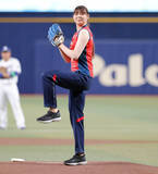 「【中日】女子バレー日本代表・山田二千華が始球式に登場　初めて触った野球ボールでノーバウンド投球「肩には自信があった」」の画像1